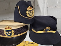 Lot 131 - zweden 2 kepies + 1 schuitje - afbeelding 1 van  4