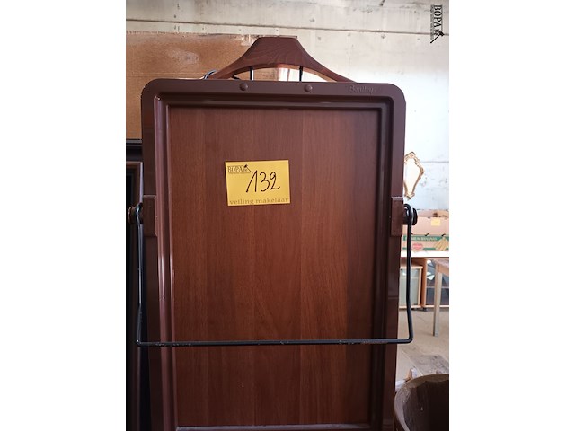 Lot 132 - bentley vintage dressboy - afbeelding 1 van  3