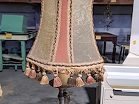 Lot 132 - duo van antieke nachtlampjes - afbeelding 2 van  3