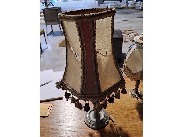 Lot 132 - duo van antieke nachtlampjes - afbeelding 3 van  3