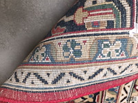 Lot 132 - handgeknoopt perzisch tapijt - afbeelding 2 van  6