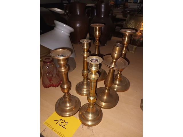 Lot 132 - koperen kandelaars. 6 stuks - afbeelding 1 van  2