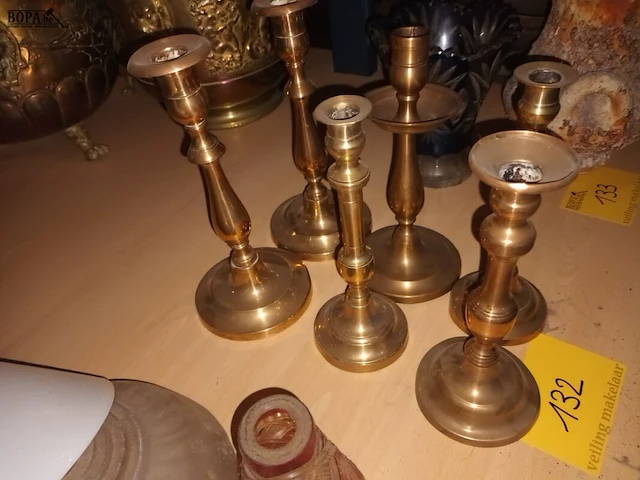 Lot 132 - koperen kandelaars. 6 stuks - afbeelding 2 van  2