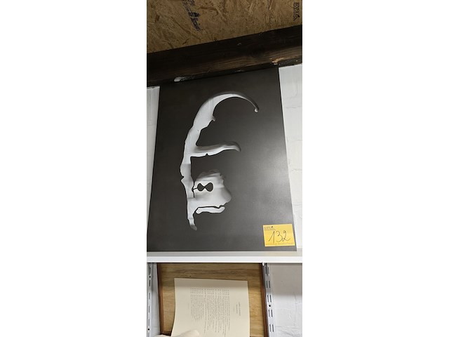 Lot 132 - metalen bord met tekening - afbeelding 1 van  3
