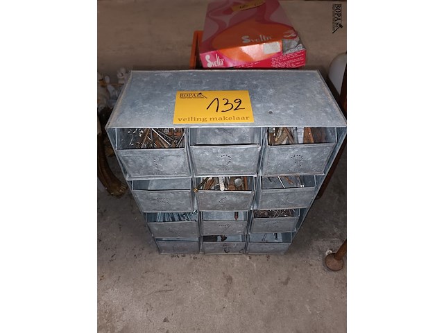 Lot 132 - metalen sorteertoren - afbeelding 1 van  4