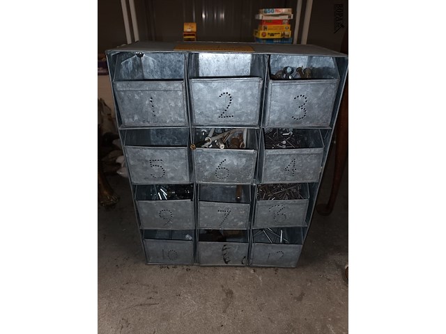 Lot 132 - metalen sorteertoren - afbeelding 2 van  4