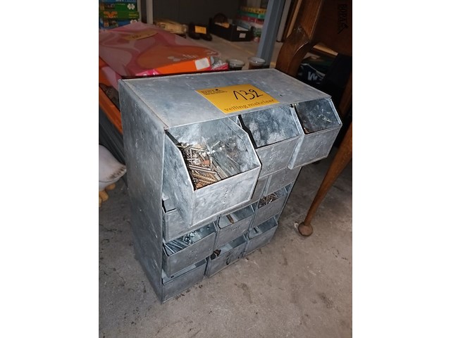 Lot 132 - metalen sorteertoren - afbeelding 3 van  4