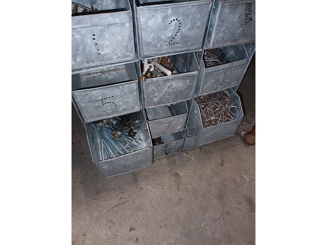 Lot 132 - metalen sorteertoren - afbeelding 4 van  4