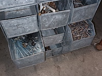 Lot 132 - metalen sorteertoren - afbeelding 4 van  4