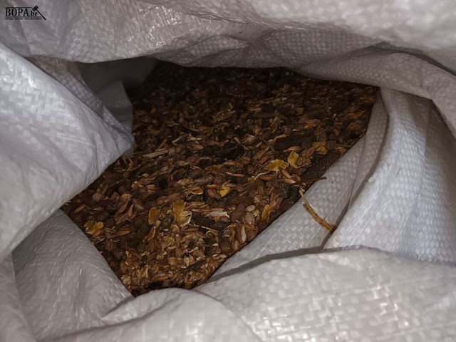 Lot 132 - paardenvoer - afbeelding 2 van  2