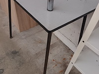 Lot 132 - retro keukentafel - afbeelding 2 van  2
