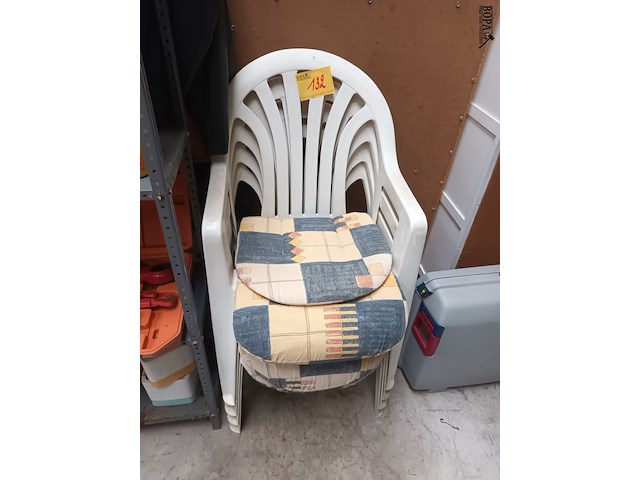Lot 132 - simoni tuinstoelen - 4 stuks - afbeelding 1 van  5