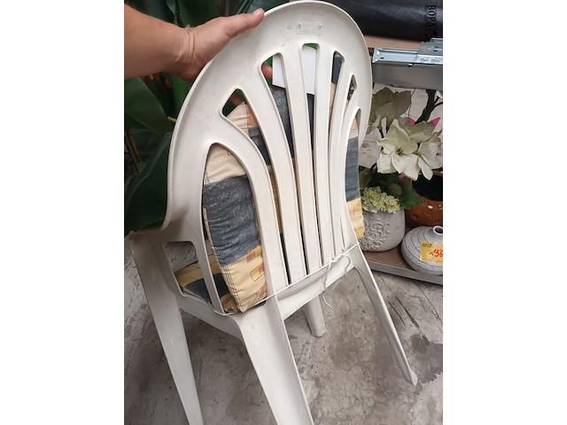 Lot 132 - simoni tuinstoelen - 4 stuks - afbeelding 4 van  5