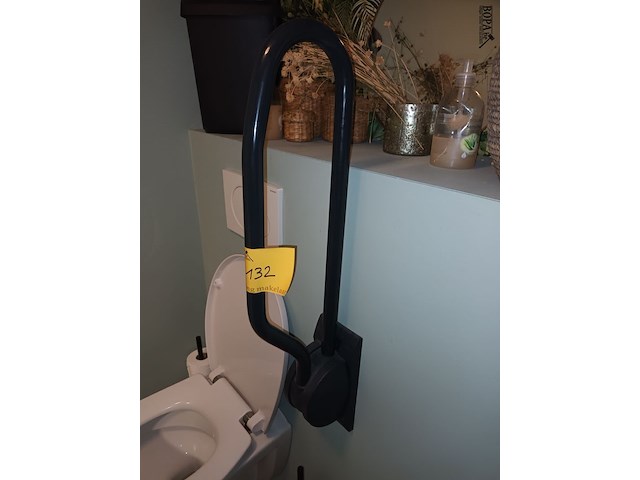 Lot 132 - toilet accessoires. 8 stuks - afbeelding 1 van  6