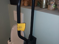Lot 132 - toilet accessoires. 8 stuks - afbeelding 1 van  6