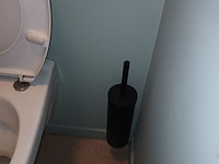 Lot 132 - toilet accessoires. 8 stuks - afbeelding 5 van  6