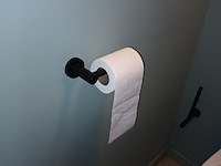 Lot 132 - toilet accessoires. 8 stuks - afbeelding 6 van  6