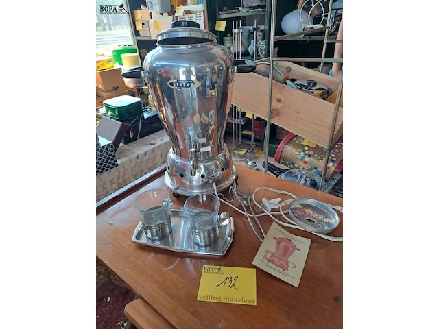 Lot 132 - vintage electrische samovar merk selecta in aluminium met tw - afbeelding 1 van  4