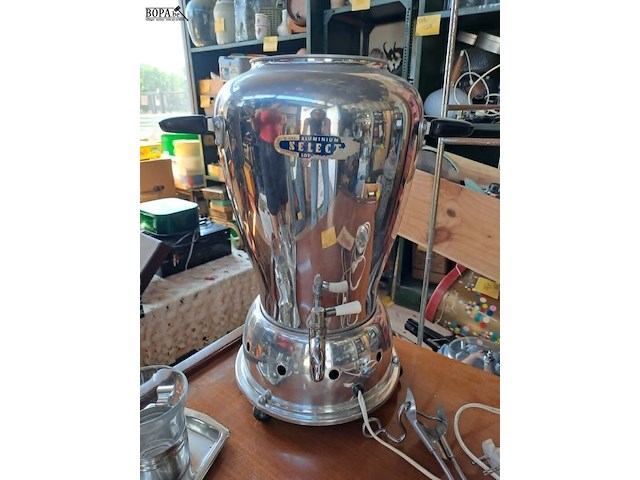 Lot 132 - vintage electrische samovar merk selecta in aluminium met tw - afbeelding 2 van  4