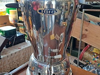 Lot 132 - vintage electrische samovar merk selecta in aluminium met tw - afbeelding 2 van  4