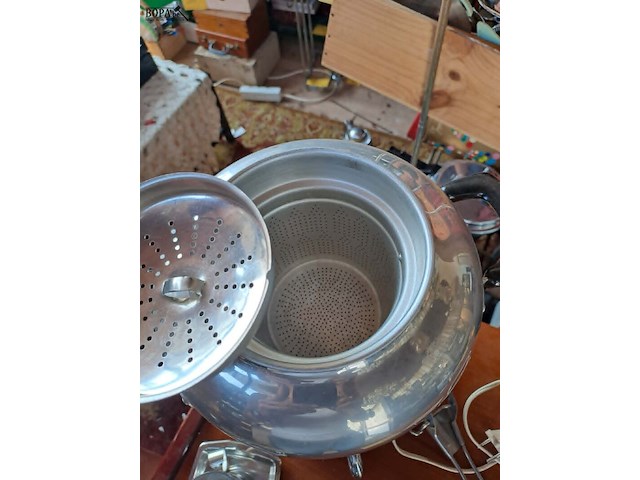 Lot 132 - vintage electrische samovar merk selecta in aluminium met tw - afbeelding 3 van  4