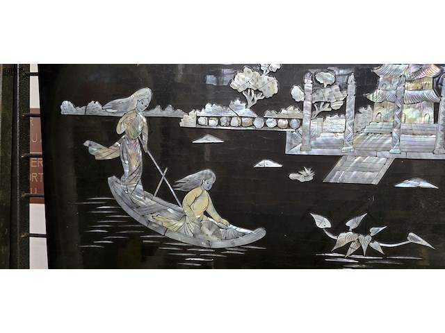 Lot 133 - aziatisch gelakt paneel - afbeelding 2 van  3