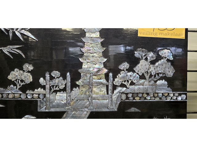 Lot 133 - aziatisch gelakt paneel - afbeelding 3 van  3