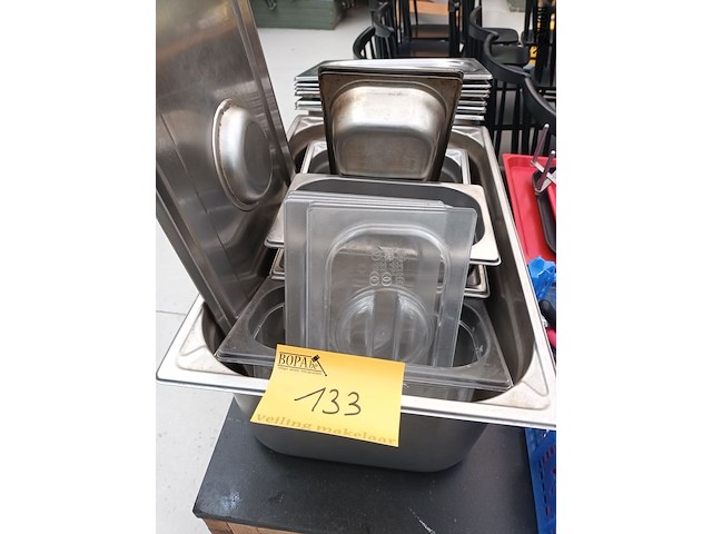 Lot 133 - gastronormbakken. 16 stuks - afbeelding 1 van  4