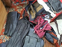 Lot 133 - lot schoonheid en accesoires: lederen handschoenen, rouwacce - afbeelding 6 van  7