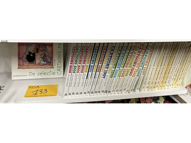 Lot 133 - lot vintage 'knokke heist' boeken - 35 stuks - afbeelding 1 van  4