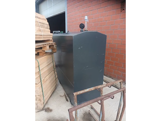 Lot 133 - mazouttank met pomp - afbeelding 4 van  6