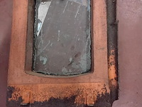 Lot 133 - oud dakraamkozijn in metaal: buitenwand 35*54 binnenwand 24* - afbeelding 1 van  4