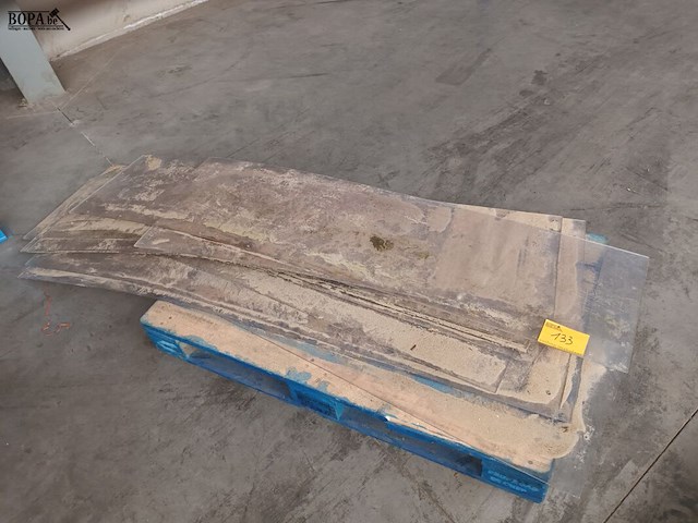 Lot 133 - plexi panelen. 10 stuks - afbeelding 1 van  3