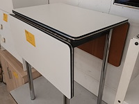 Lot 133 - retro formica klaptafel - afbeelding 1 van  2