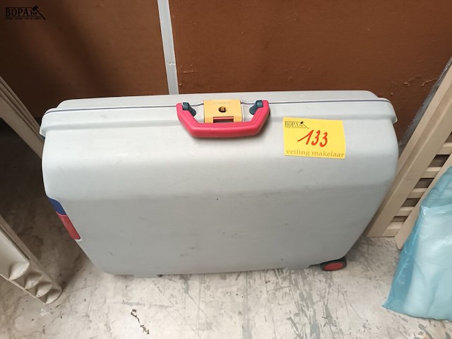 Lot 133 - samsonite reiskoffer - afbeelding 1 van  3