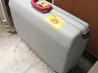 Lot 133 - samsonite reiskoffer - afbeelding 3 van  3