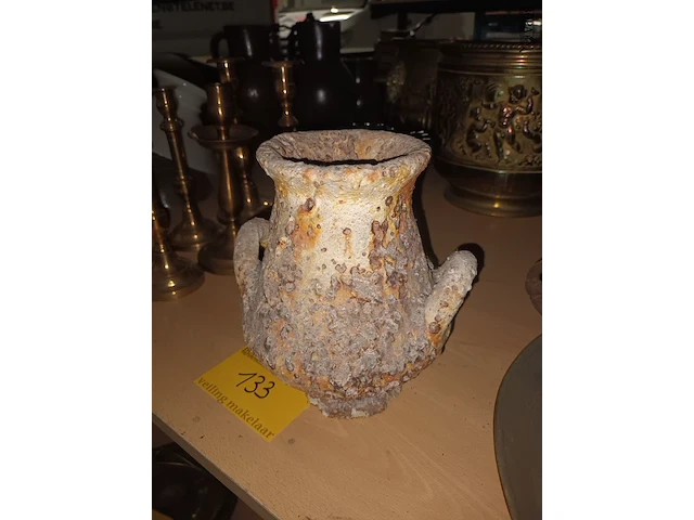 Lot 133 - vazen. 2 stuks - afbeelding 2 van  4