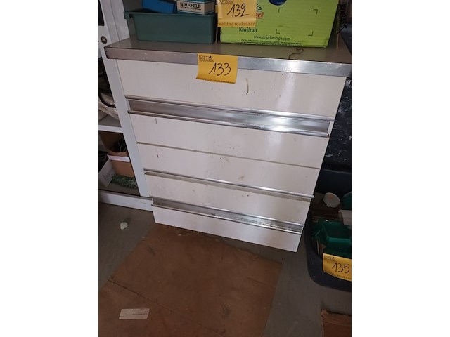 Lot 133 - vintage ladekastje - afbeelding 1 van  2