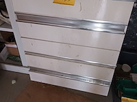 Lot 133 - vintage ladekastje - afbeelding 1 van  2