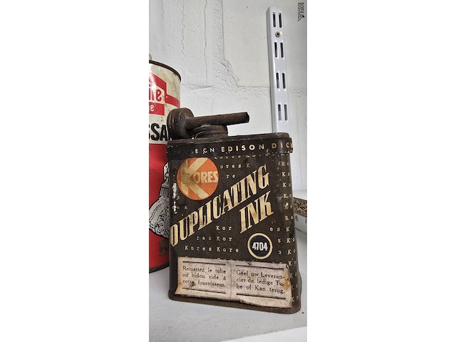 Lot 133 - vintage metalen verpakkingen 3 stuks - afbeelding 3 van  4