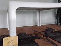 Lot 133 - vintage witte salontafel - afbeelding 1 van  3