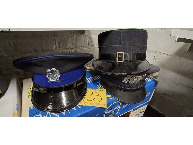 Lot 133 - zwitserland 3 kepies - afbeelding 1 van  4