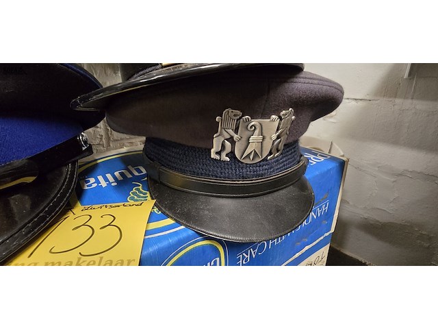 Lot 133 - zwitserland 3 kepies - afbeelding 3 van  4