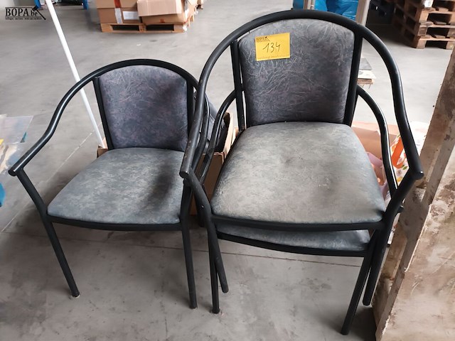 Lot 134 - armstoel. 3 stuks - afbeelding 1 van  3