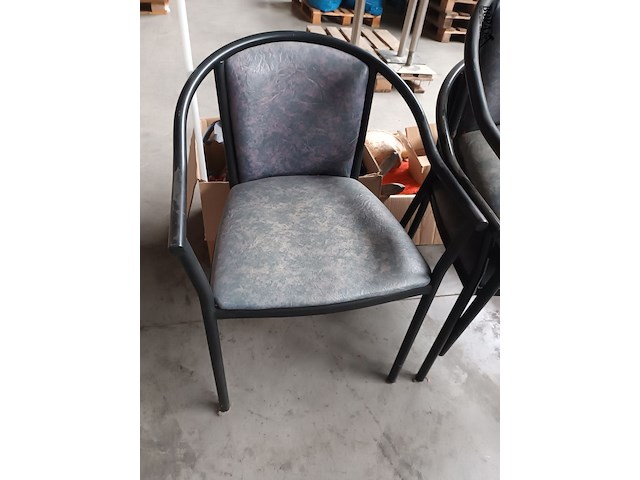 Lot 134 - armstoel. 3 stuks - afbeelding 2 van  3