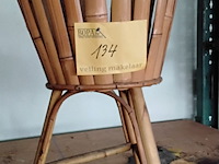 Lot 134 - bamboe bloempotstaander - afbeelding 1 van  1