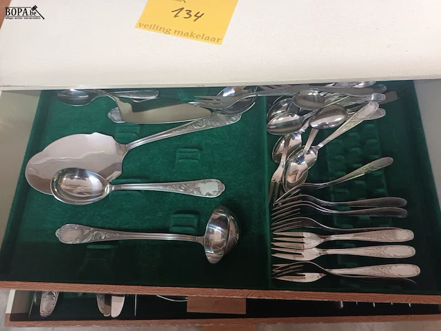 Lot 134 - bestekkoffer - afbeelding 3 van  4
