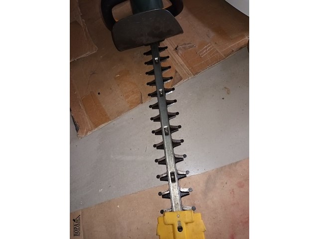 Lot 134 - elektrische heggenschaar metabo - afbeelding 3 van  3