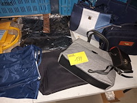 Lot 134 - handtassen en draagtassen. 10 stuks - afbeelding 1 van  4