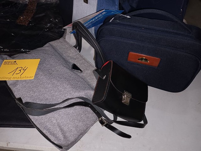 Lot 134 - handtassen en draagtassen. 10 stuks - afbeelding 3 van  4